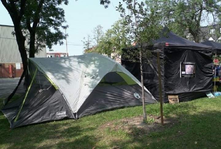 Manure spread at unsanctioned Ottawa safe injection site - image
