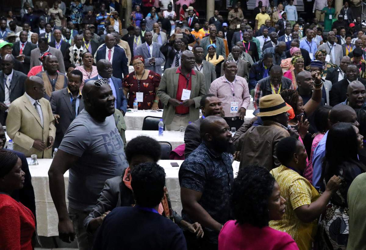 Delegates celebrate after Zimbabwean President Robert Mugabe was dismissed as party leader at an extraordinary meeting of the ruling ZANU-PF’s central committee in Harare, Zimbabwe November 19, 2017. REUTERS/Philimon Bulawayo