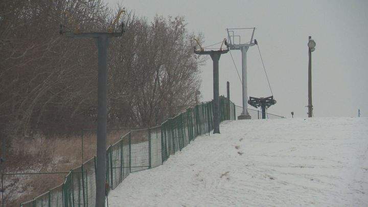 There are questions about the future of the Edmonton Ski Club after a note was seen posted to its clubhouse door on Connors Hill indicating the city is terminating its lease with the club, effective Dec. 10.