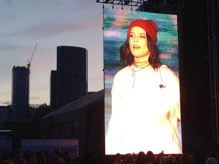 Halsey performing at X-fest in Calgary in September 2016.