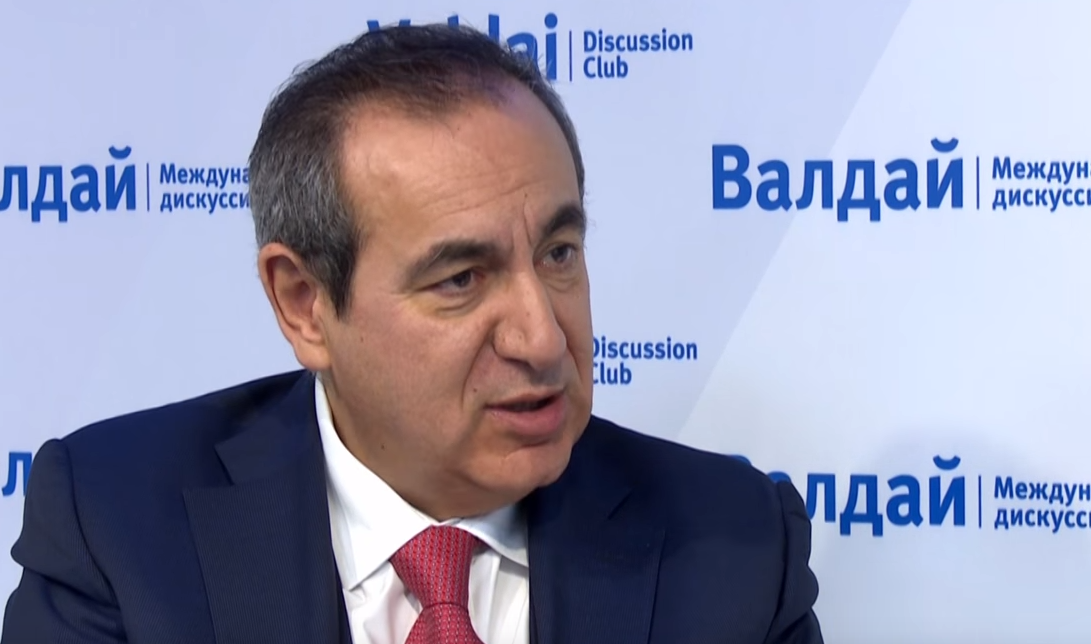 Joseph Mifsud, a professor from Malta, was the director of institution called the London Academy of Diplomacy.