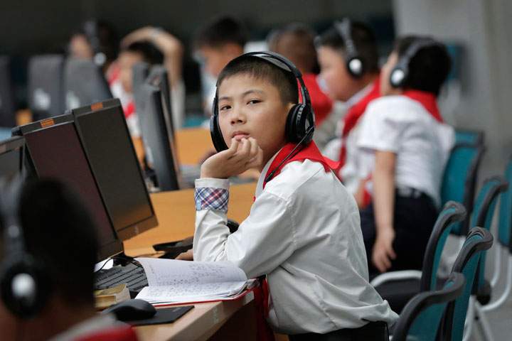 North Korean students use computers