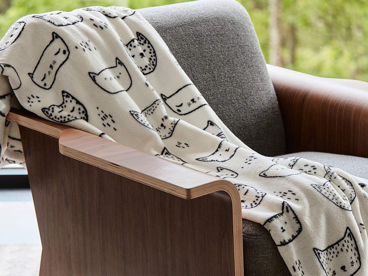 12 Secret Santa gifts under $30 that your co-workers will actually like - image
