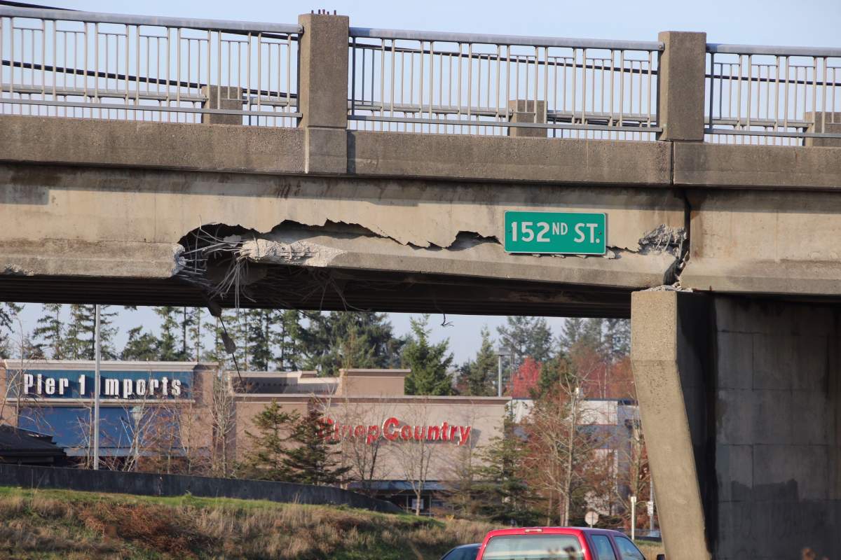 Truck hits 152nd Street overpass in Surrey, traffic being diverted - image