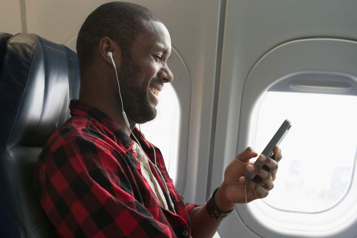 5 ways to get through long, restless flights - image