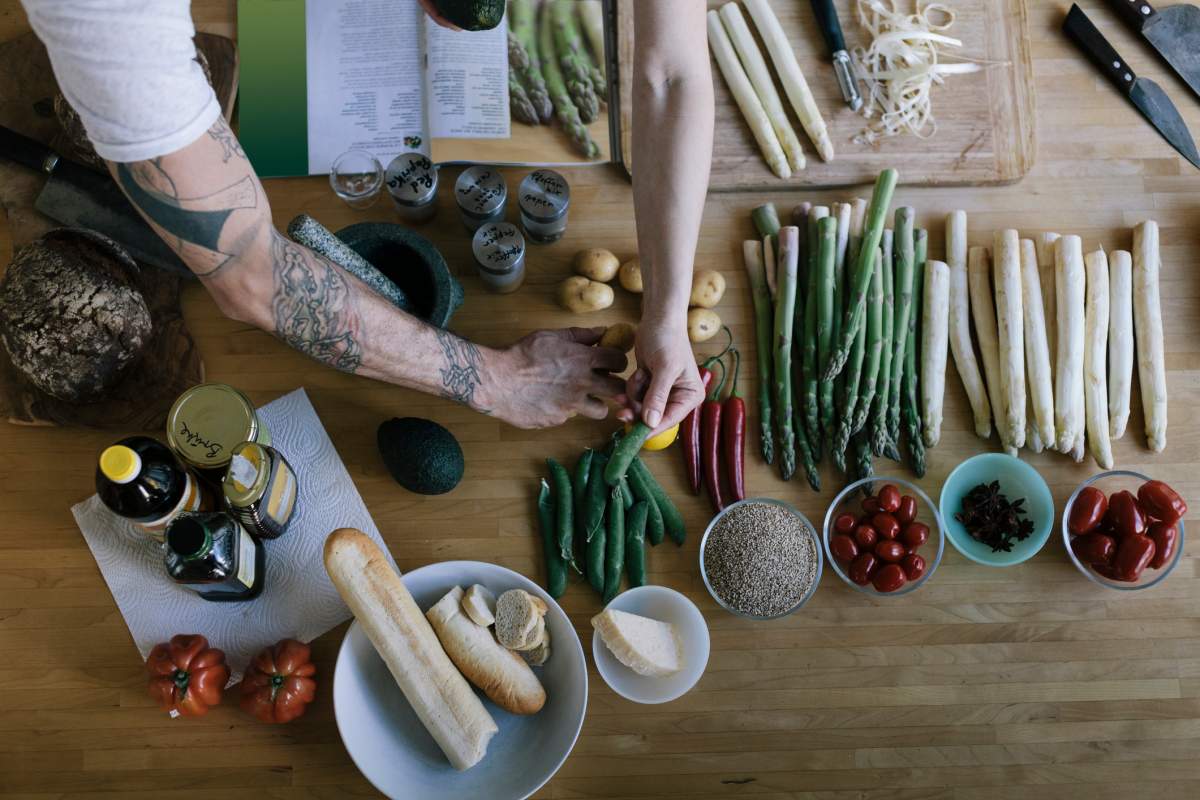 A new study suggests that for sufferers of multiple sclerosis, following a healthy diet rich in fruit and vegetables could help ease symptoms.