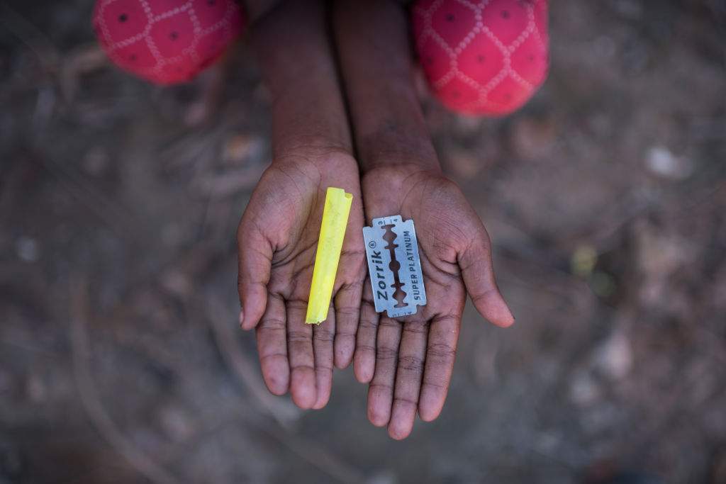 Razor blades, strings and plastic bottles; the toys of Rohingya refugee children - image