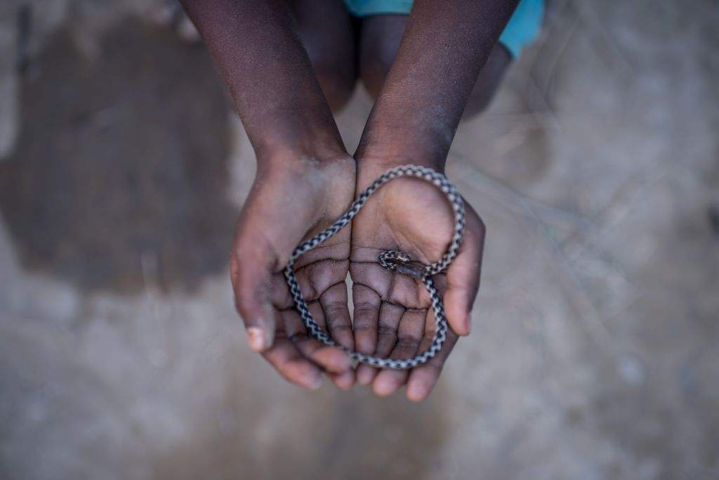 Razor blades, strings and plastic bottles; the toys of Rohingya refugee children - image