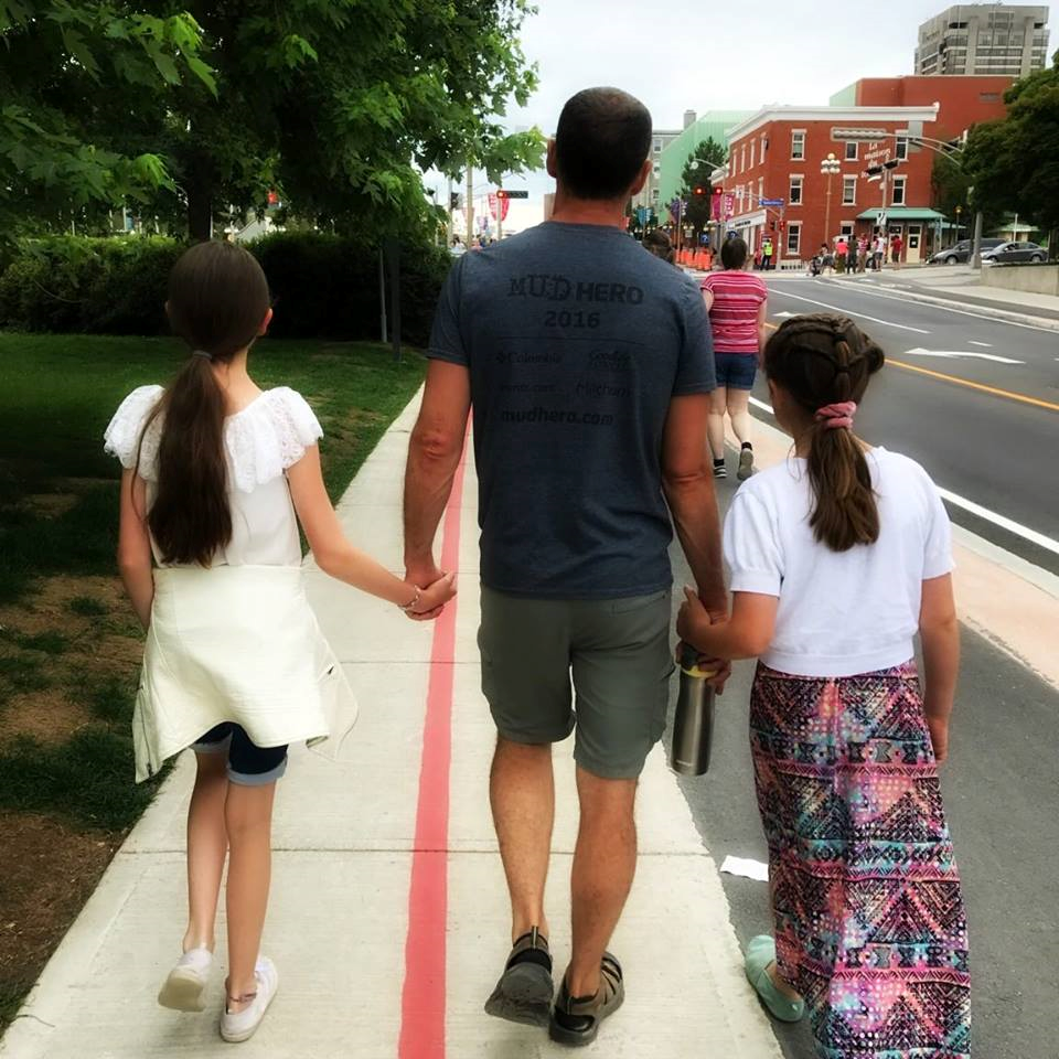 Horwood\’s partner, Frédéric Reinthaler, and her two daughters were injured in the bus crash in Mexico.