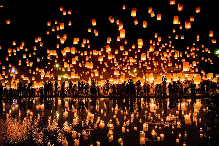 A crowd releases lanterns into the air as they celebrate the Yee Peng festival, also known as the Festival of Lights, in Chiang Mai, Thailand on November 3, 2017.