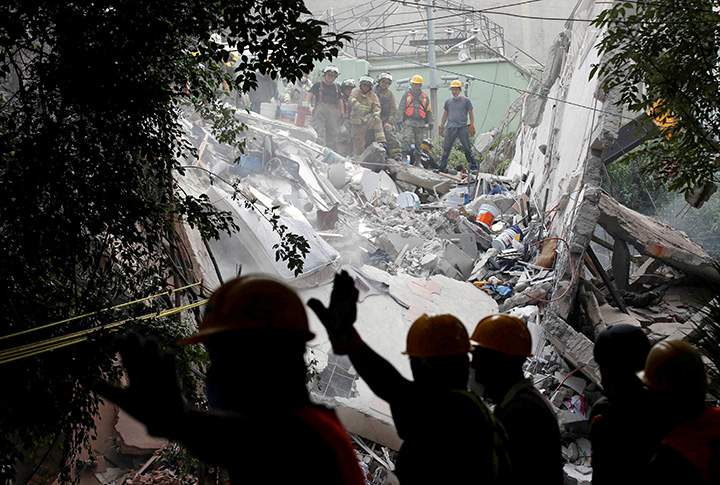 Soldiers and rescue workers search in the rubble of a collapsed building after an earthquake in Mexico City, September 20, 2017.