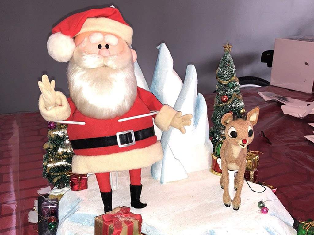 Original screen used puppets from Rankin/Bass' 1964 TV special 'Rudolph the Red-Nosed Reindeer.'.