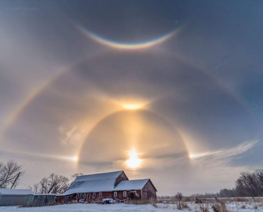 Multiple atmospheric optical phenomena captured December 29, 2017 in Manitoba.