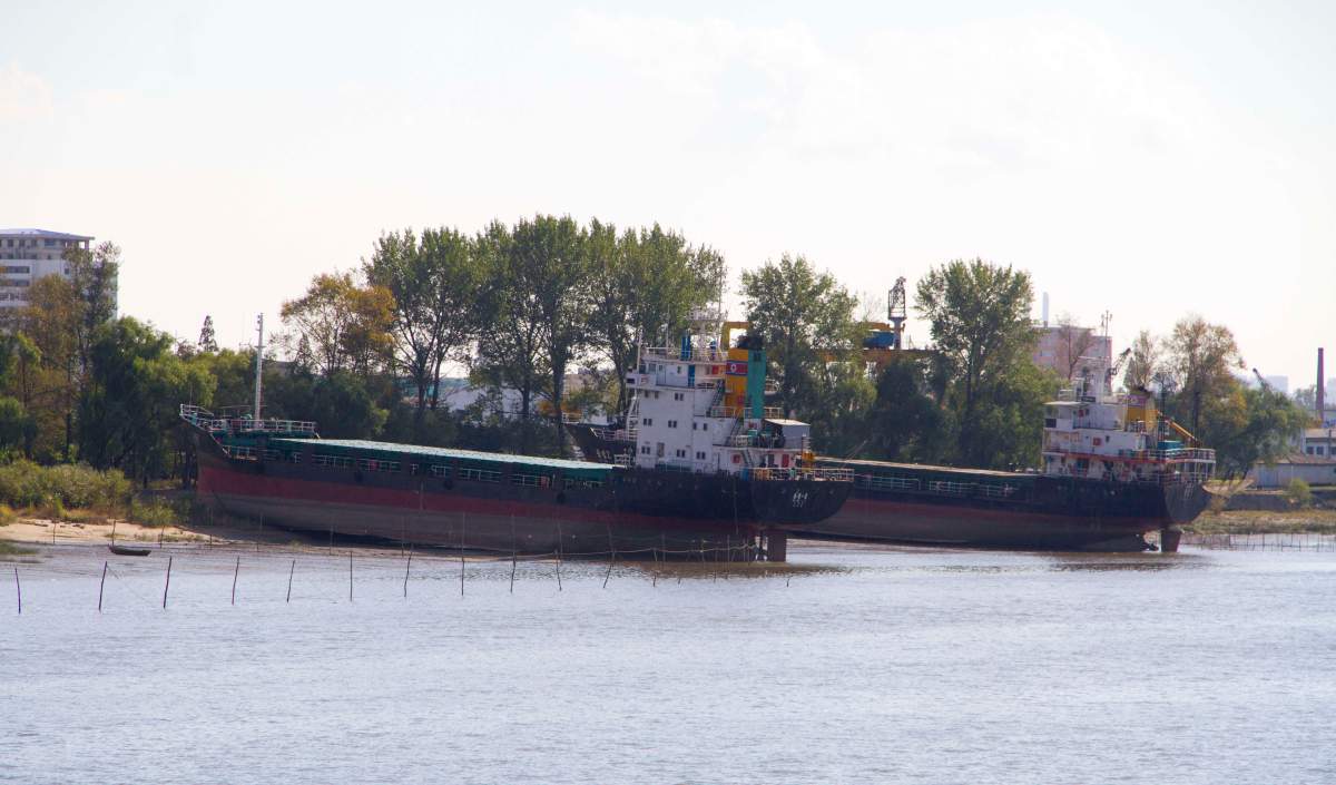 2017/10/13: Ships by the Yalu River near the Sino-Korean Friendship Bridge in Sinuiju North Korea.