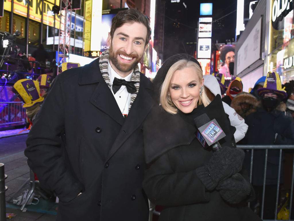 HQ Trivia Host Scott Rogowsky and Jenny McCarthy pose at the Dick Clark’s New Year’s Rockin’ Eve with Ryan Seacrest 2018 on Dec. 31, 2017, in New York City.