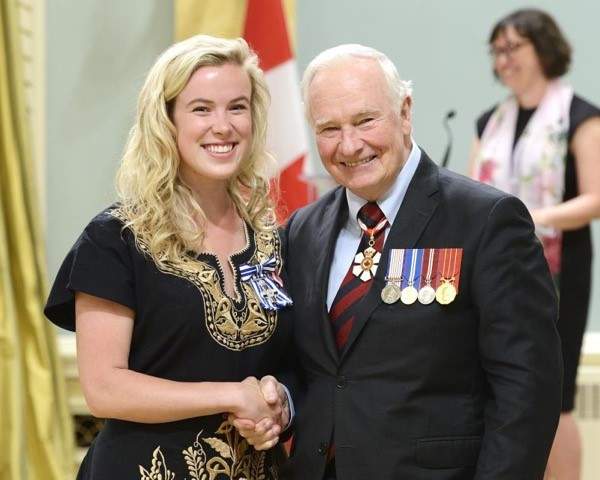 Hannah Taylor receives the Meritorious Service Decorations (civilian division) from then-governor general David Johnston. April 5, 2016.