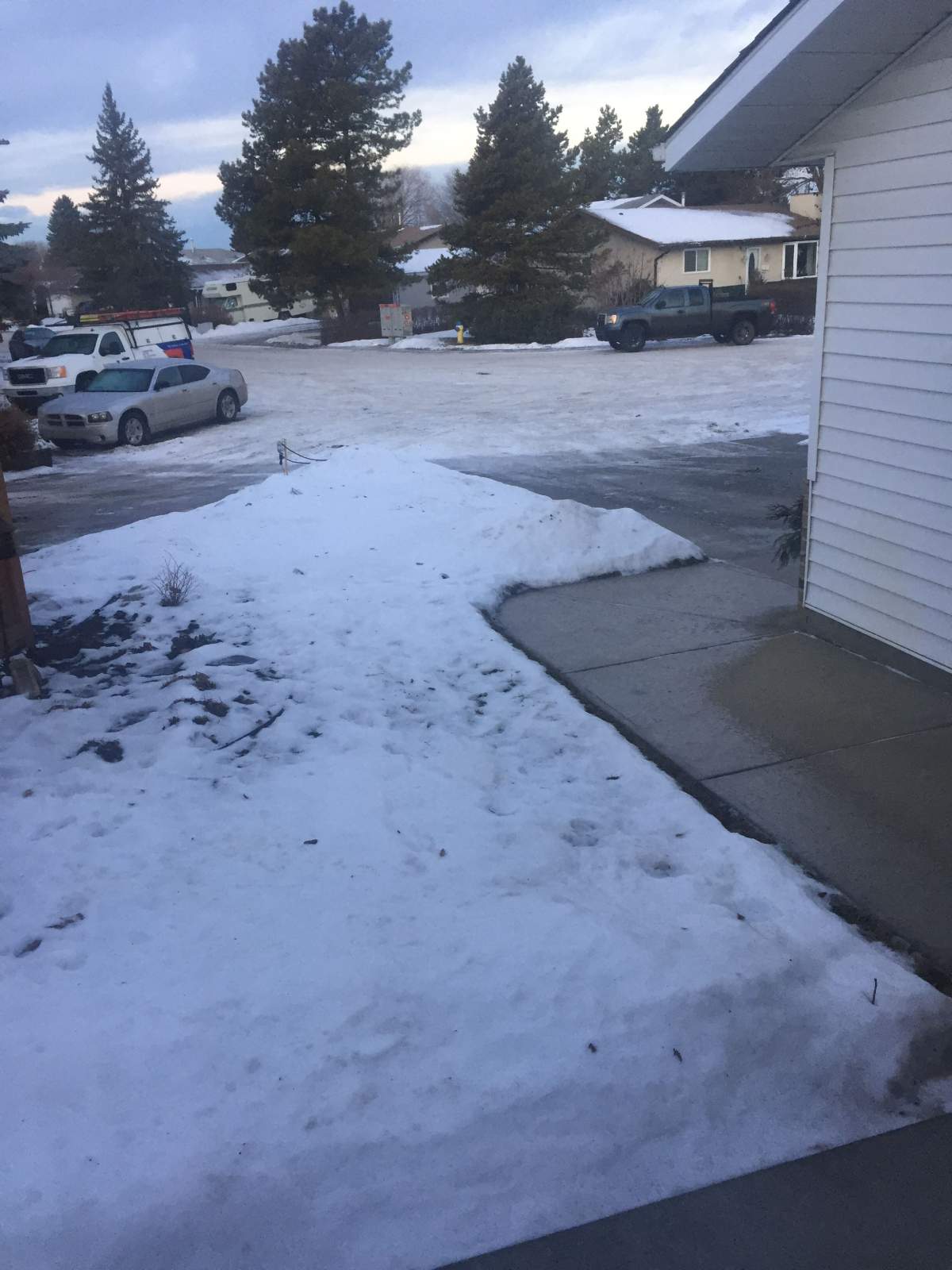 2011 versus 2018: Photo highlights drastic difference in Edmonton snowfall - image