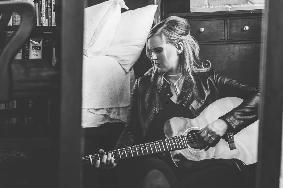 Jessica Mitchell, of London, is set to join Johnny Reid on his national tour.