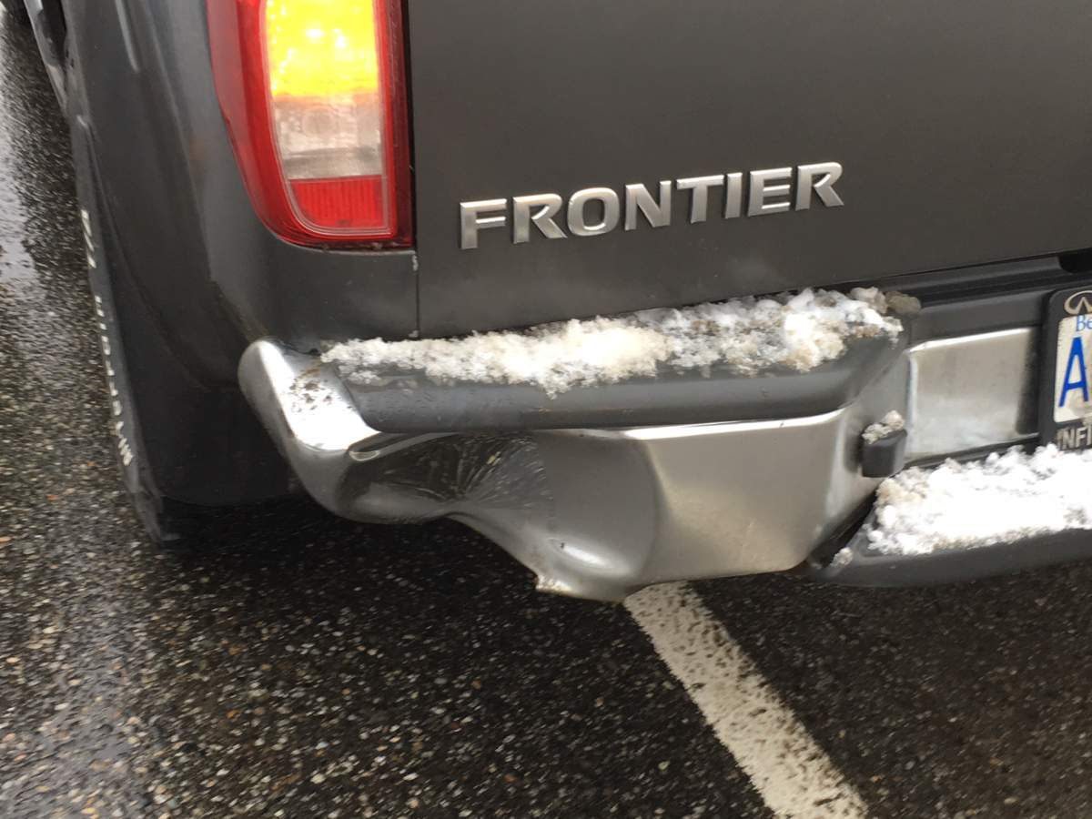 Close call involving flying tires in West Kelowna - image