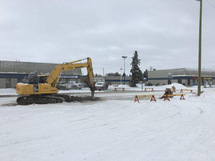 Crews repair a water main break in Wetaskiwin Friday, Jan. 26, 2018.