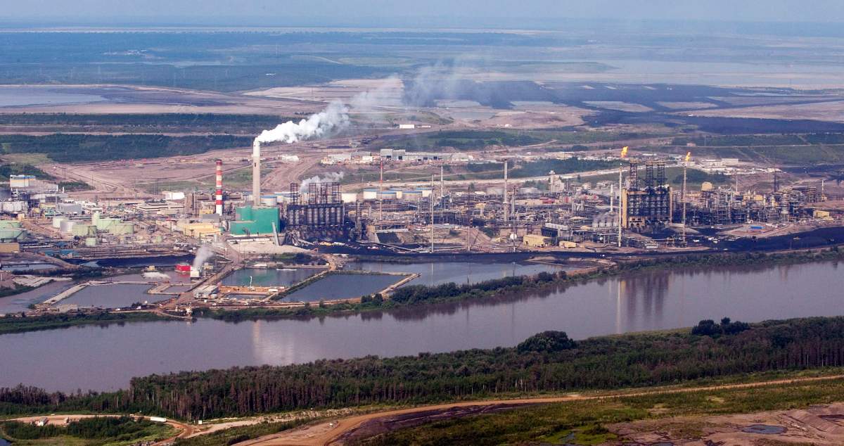 The Canadian economy rebounded in February, after a small contraction in January that was primarily due to unexpected shutdowns in the oil patch.