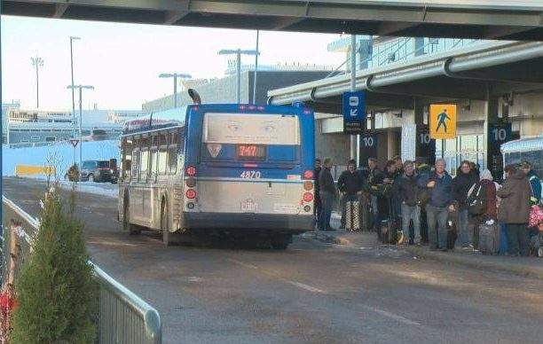File: Edmonton's 747 bus to the Edmonton International Airport.