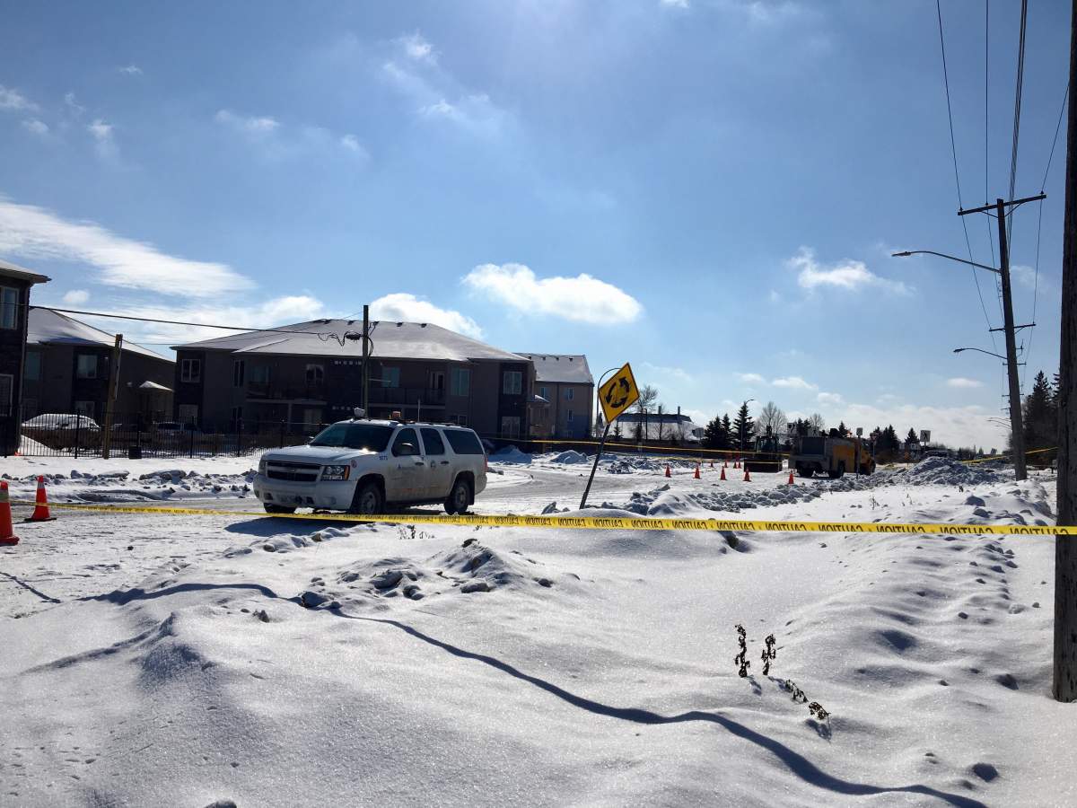 Gas leak shuts down Grassie Boulevard to drivers.