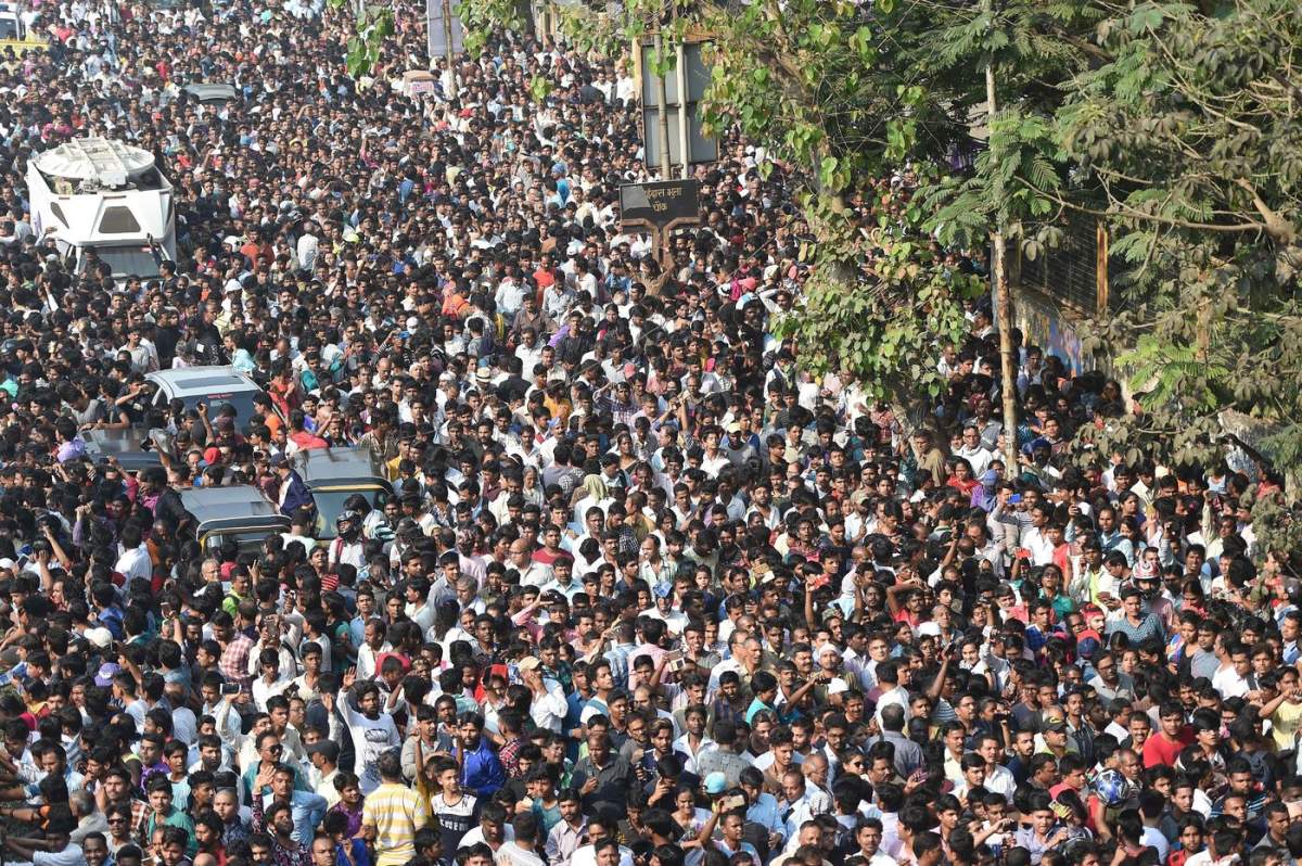 Sridevi funeral: Thousands line streets to mourn Bollywood star - image