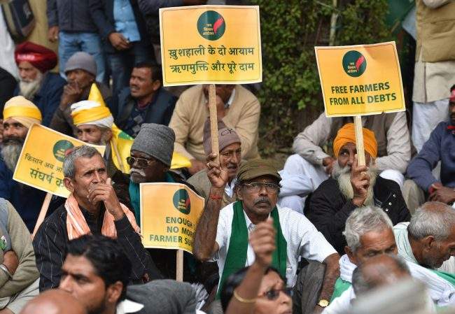 Farmers from across India gather to demonstrate for fair crop prices and loan waivers in New Delhi, India, Nov. 21, 2017.