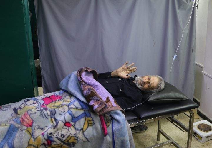 An elderly Syrian man raises his hand for #Iamstillalive.
