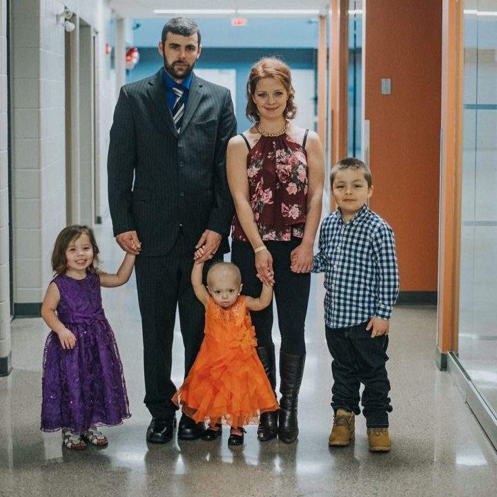 Saskatchewan mother, young daughter both fighting cancer - image