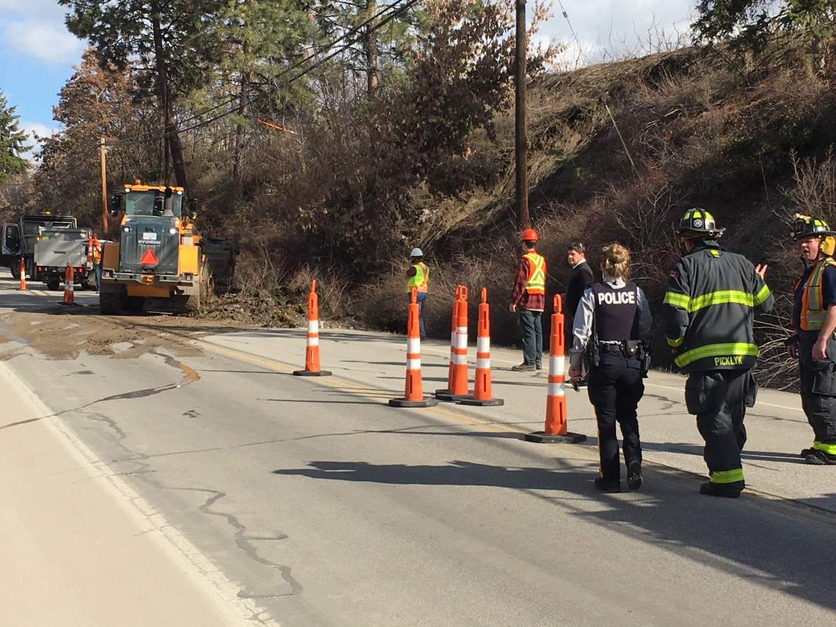 Crews attend small mudslide on KLO road in Kelowna - image