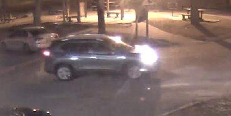 Toronto police release images of 2 men, vehicle wanted in Scarletwood Court homicide - image