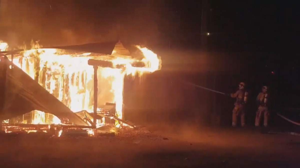 Firefighters battling the blaze at Fergie’s Cafe in Squamish. Credit: Jamie Williams