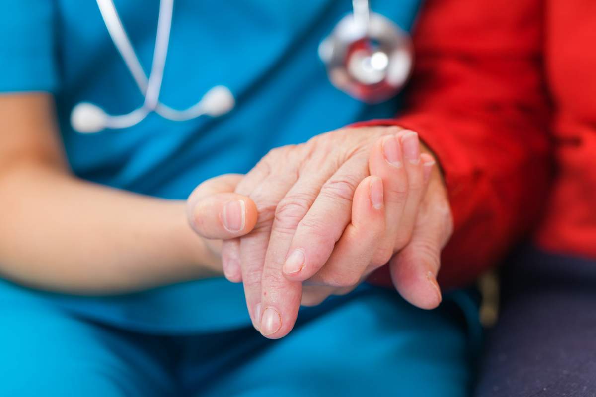 Manitobans suspected of having Parkinson's disease are dealing with long wait times to see experts. 