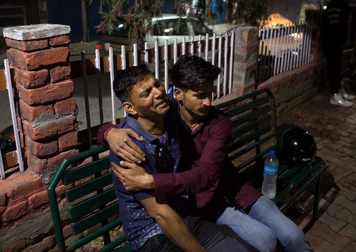 A father grieves the death of his son outside a government hospital in Nurpur, about 60km (37 miles) south of Dharmsala, India, Monday, April 9, 2018. 