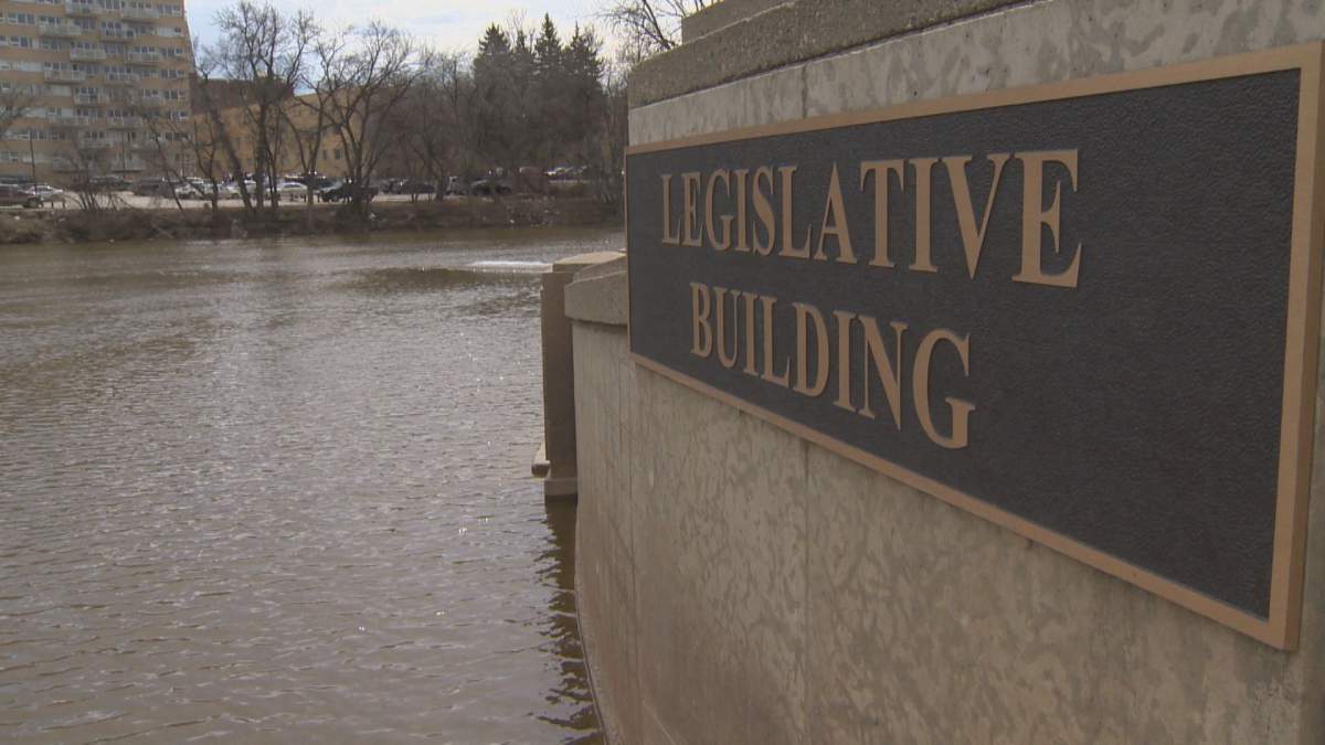Water levels continue to rise across Manitoba, with higher-than-average flooding in the forecast.