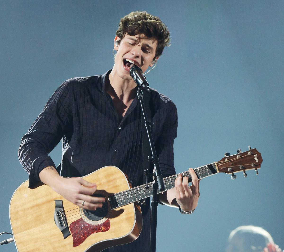 Shawn Mendes performs onstage during the 2017 American Music Awards held at Microsoft Theater on Nov. 19, 2017 in Los Angeles, Calif. (Photo by Michael Tran/FilmMagic)