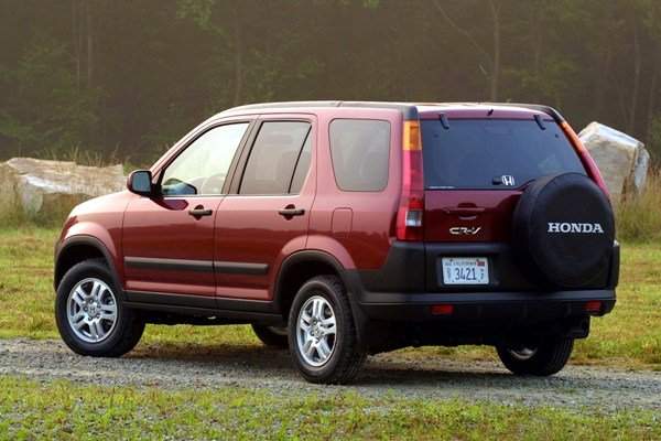 A 2002-2004 model Honda CR-V SUV.