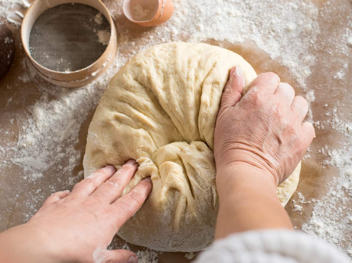 People with a non-celiac gluten sensitivity experience a host of GI issues, as well as fatigue, brain fog and joint pain. 