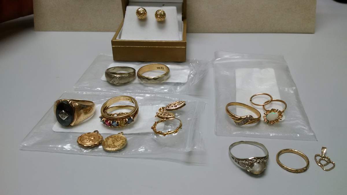 Police are looking to return stolen jewlery to the rightful owners in the Victoria Harbour, Tay Township and Oro-Medonte areas.