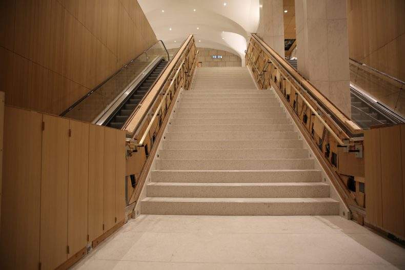 Visitors to the West Block and the House of Commons will enter into a building that is completely below ground. The Visitor Welcome Centre was designed to be welcoming, generous and reflect the layers of viewpoints that are featured in areas of Centre Block like the foyer of the House of Commons.