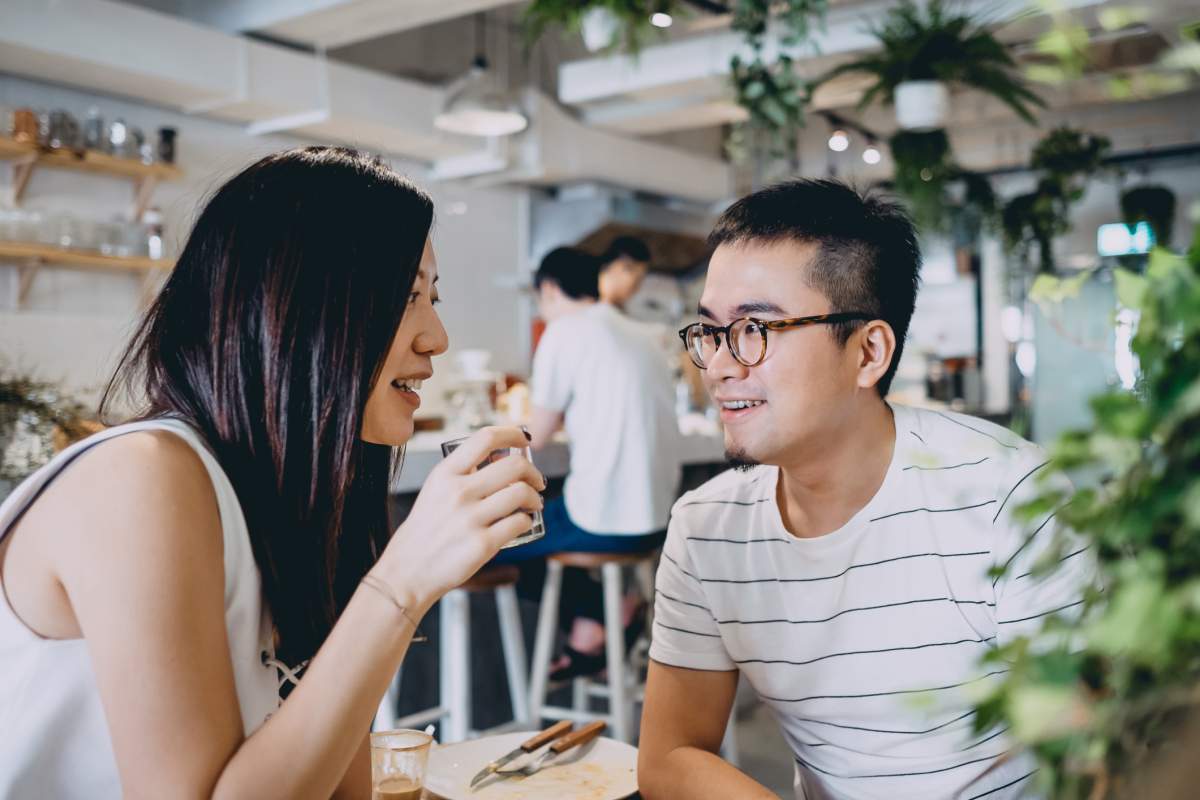 While there's nothing wrong with drinking on a first date, some experts say it may be better to date sober. 