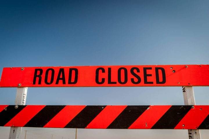 Two closures on Idylwyld Drive are needed to allow Saskatoon workers to remove sign structures on Tuesday night.