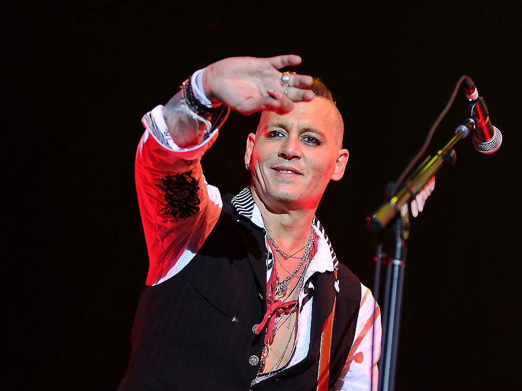Johnny Depp performs onstage at Olympiysky Sports Complex on May 28, 2018 in Moscow, Russia.