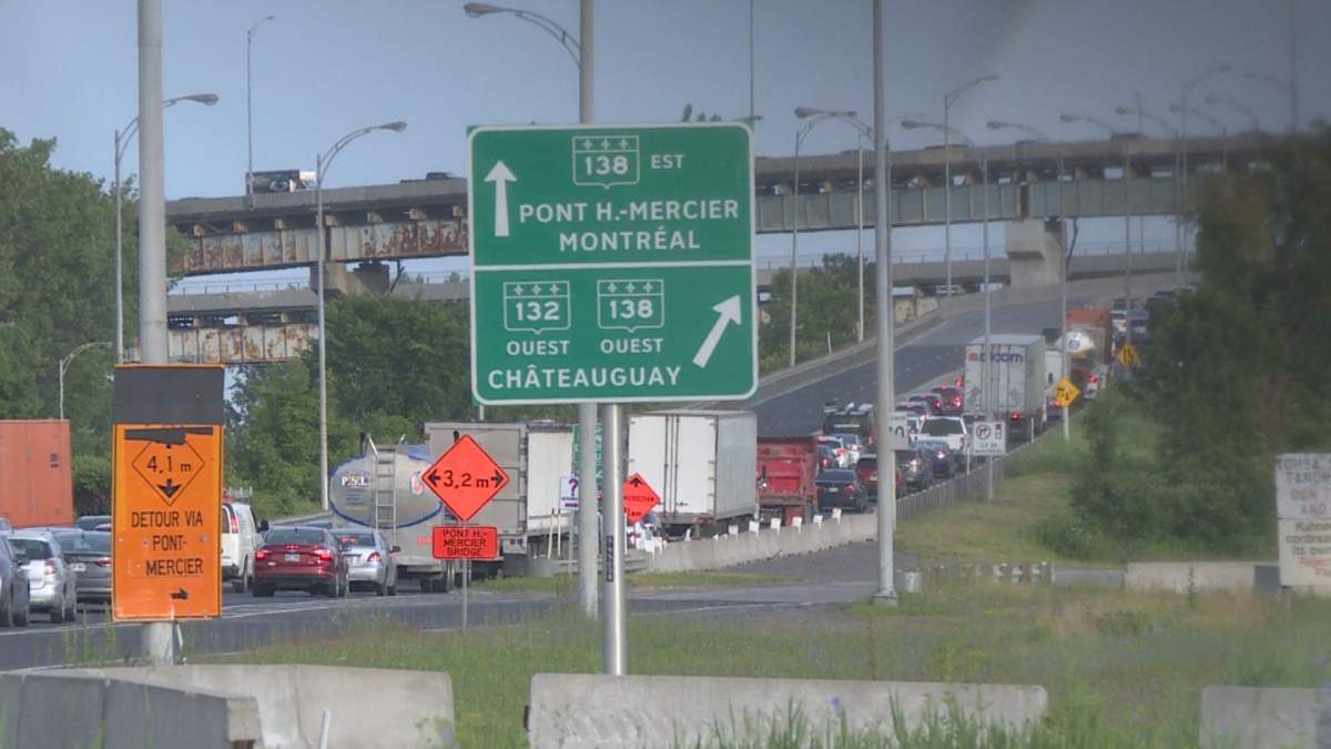 Drivers find ways to beat construction traffic on Mercier Bridge.  (GLOBAL NEWS).