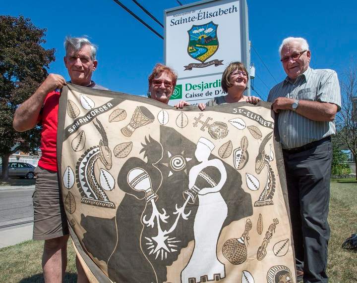 Committee members Guy Lavallée, left, Ghislaine Poirier, Solange Tougar and Andre Coutu, right, show some of the gifts they have received from their twinned city of Sanankoroba, Mali, Thursday, July 12, 2018 in Ste- Elisabeth, Quebec. Ryan Remiorz/The Canadian Press