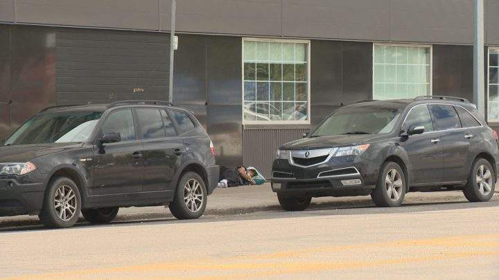 Saskatoon man gives out water to help the homeless survive the summer heat - image
