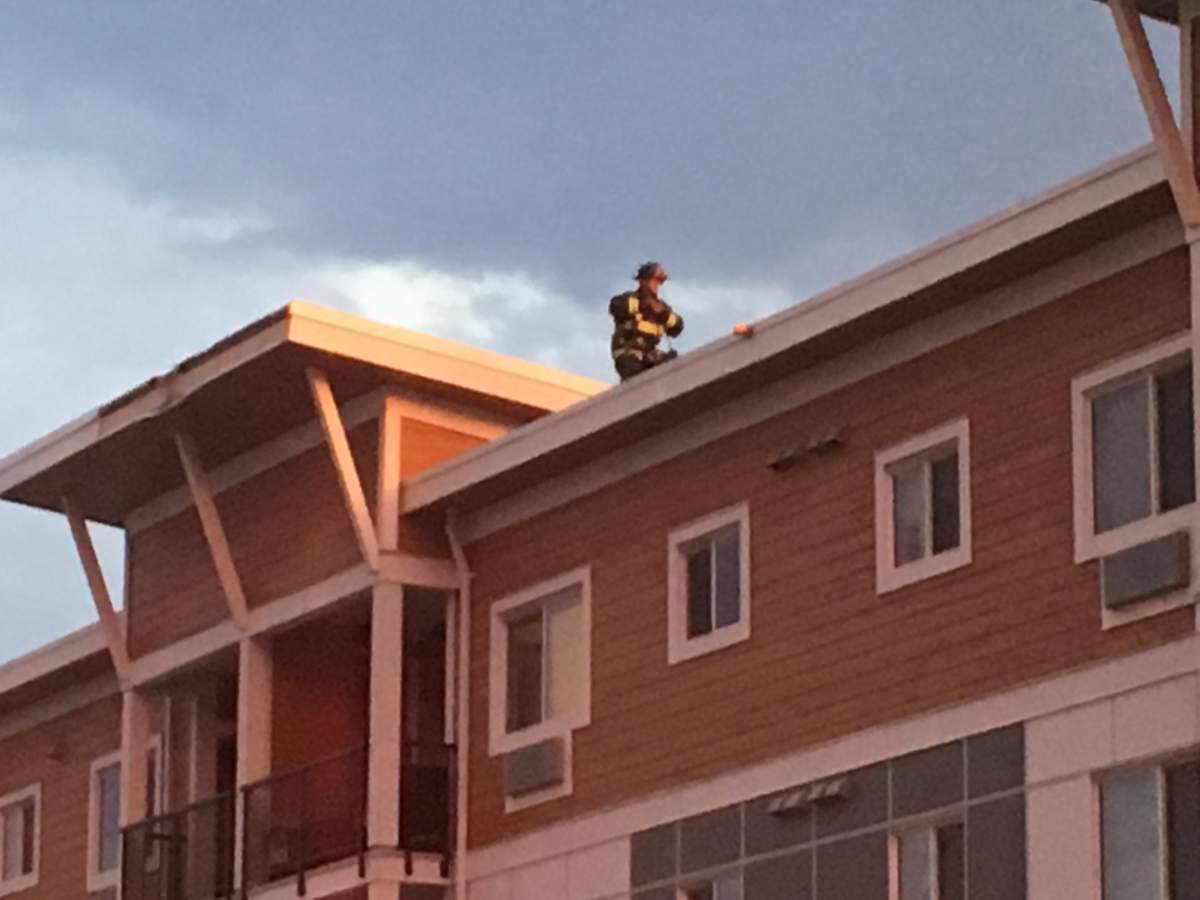 Lightning strikes West Kelowna apartment building - image