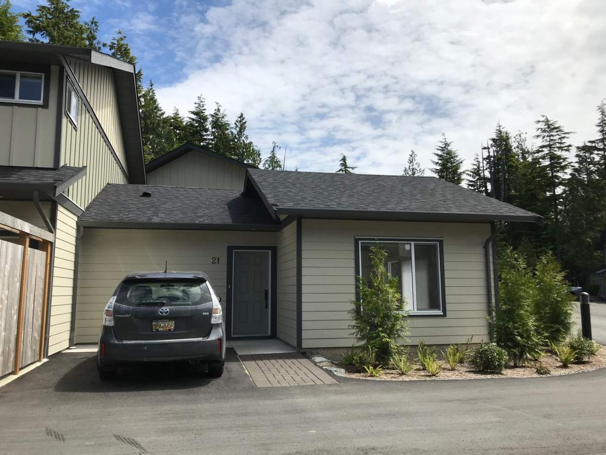 The property is a 738 sq. ft. one-bedroom townhouse.